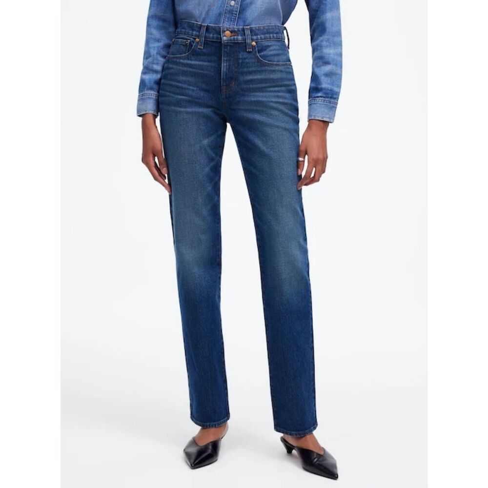 Madewell Petite '90s Straight Mid-Rise Jean in Osada Wash 26P